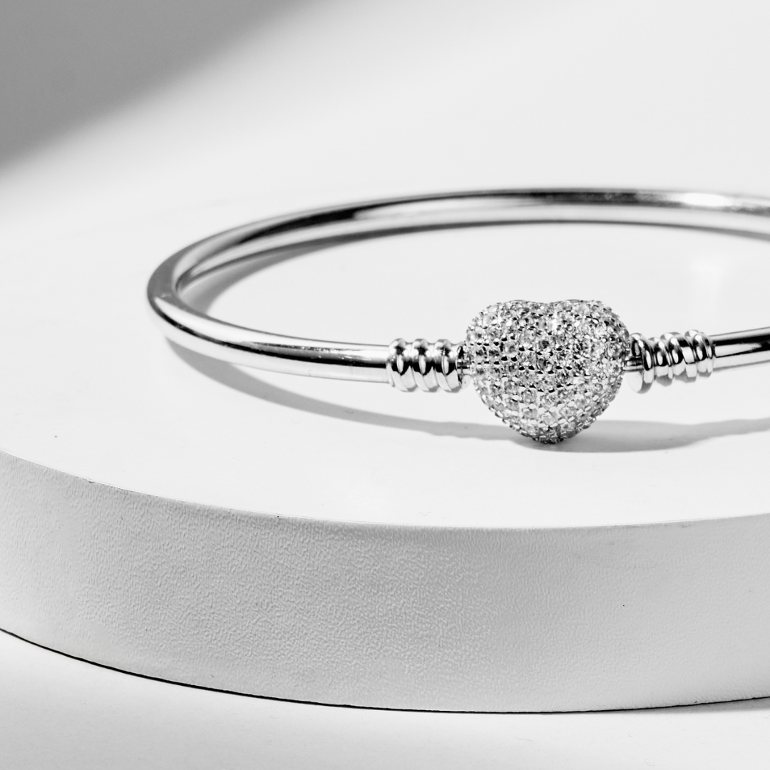 Glowtag - Brazalete Rígido con Broche de Corazón con Zirconias
